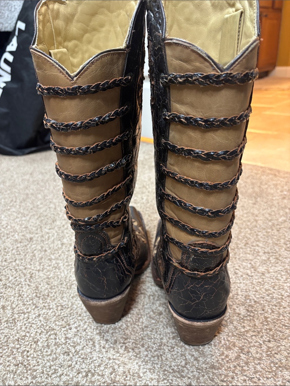 Corral Boots Embroidered Black and Tan Knee-High Heeled Snip Toe Boots - 7.5 - Picture 4 of 14